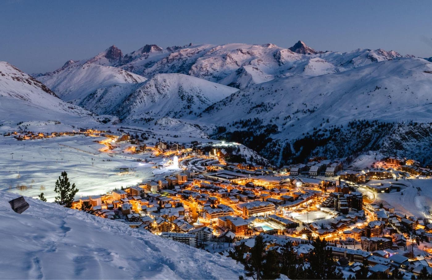 Vue nocturne de l'Alpe d'Huez