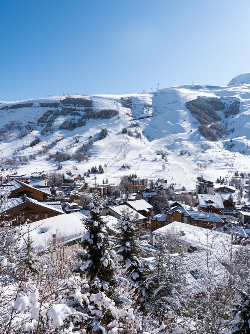 Vue panoramique sur le village des Deux Alpes